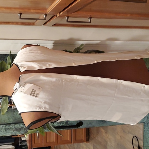 White blouse - Picture 3 of 4